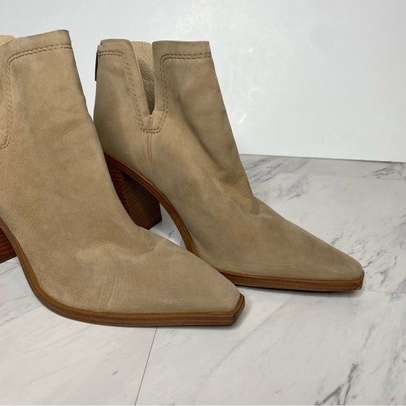 Vince Camuto Welland Tan Suede Bootie 9 1/2 M - Picture 13 of 16
